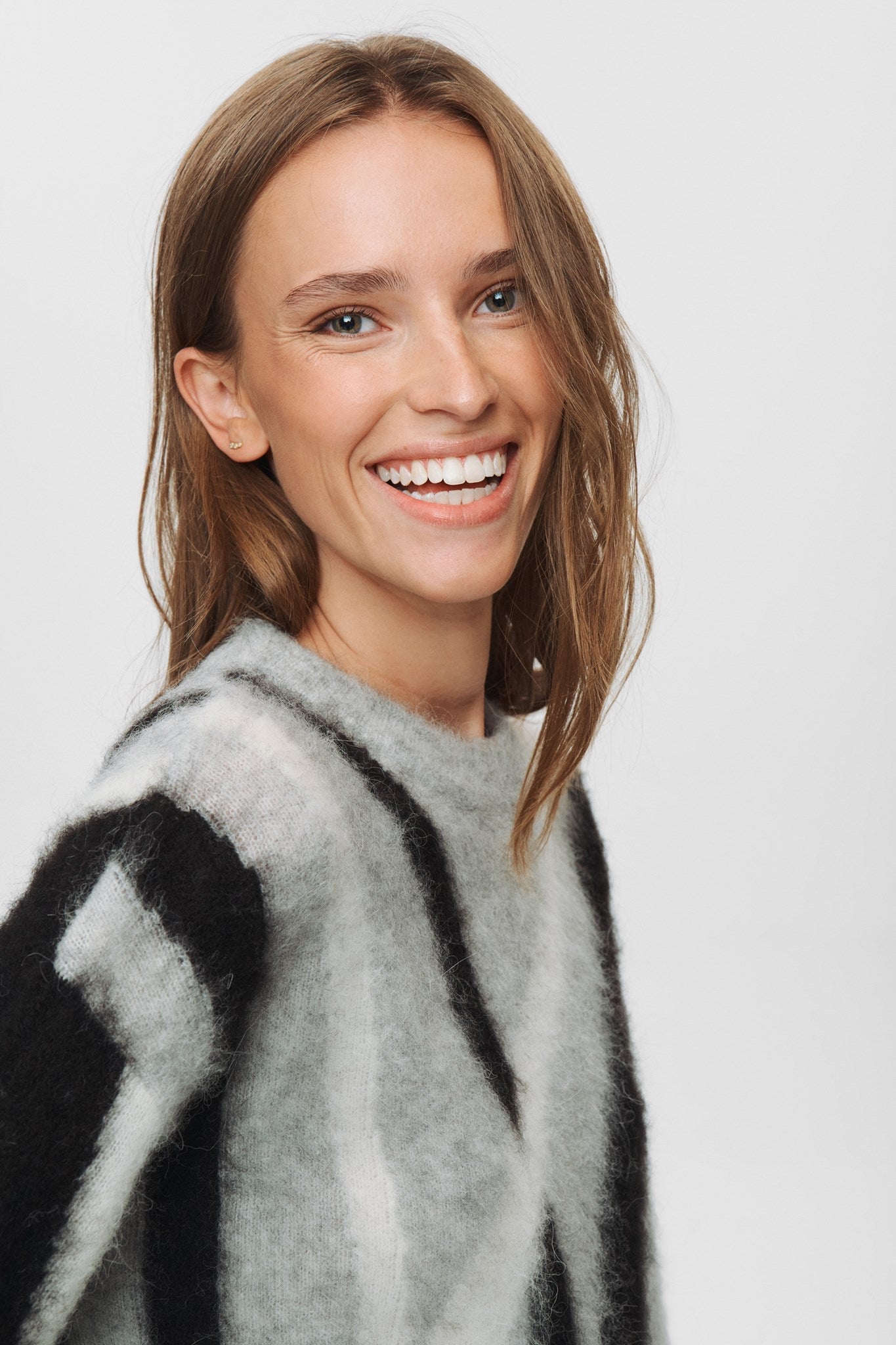 NUSURI BRUSHED PATTERN PULLOVER - Light grey mel