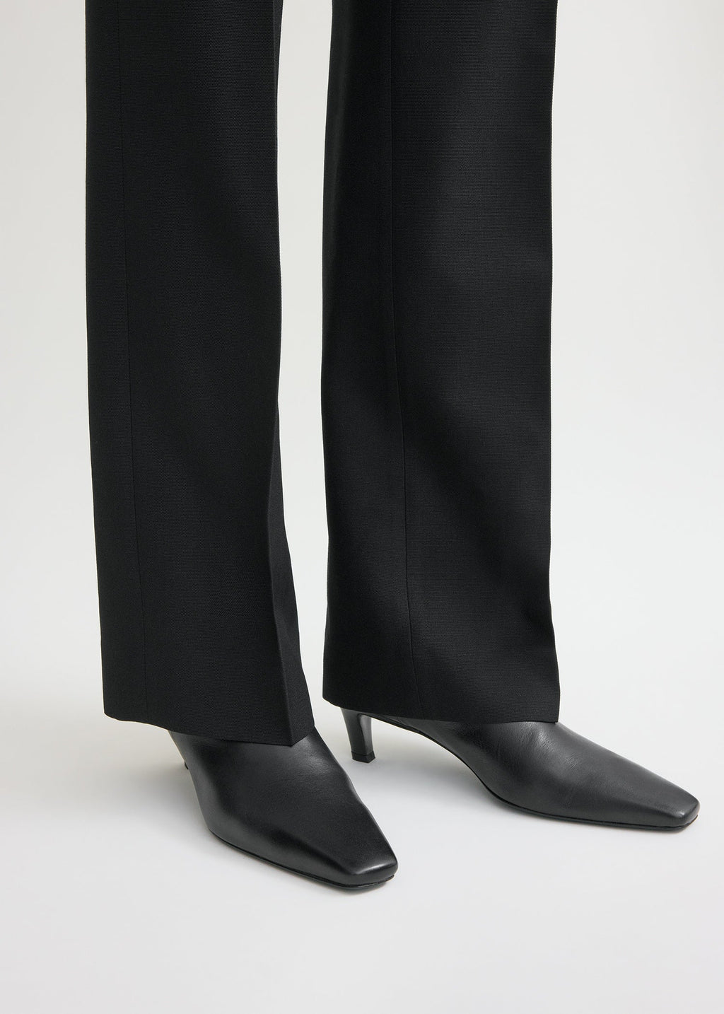 Leather mid-heel boots black