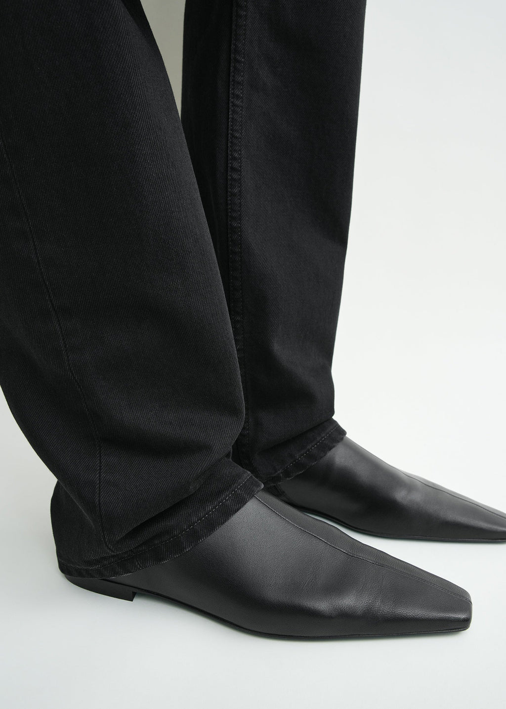 Zipped leather chelsea boots black